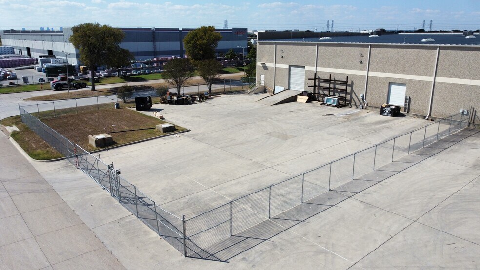 More Photos Of 7500-7524 S Jack Newell Blvd, Fort Worth Warehouse For Lease