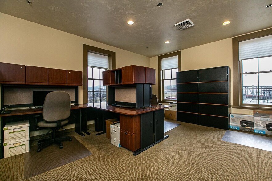More Photos Of 600 Star Brewery Dr, Dubuque Office For Lease