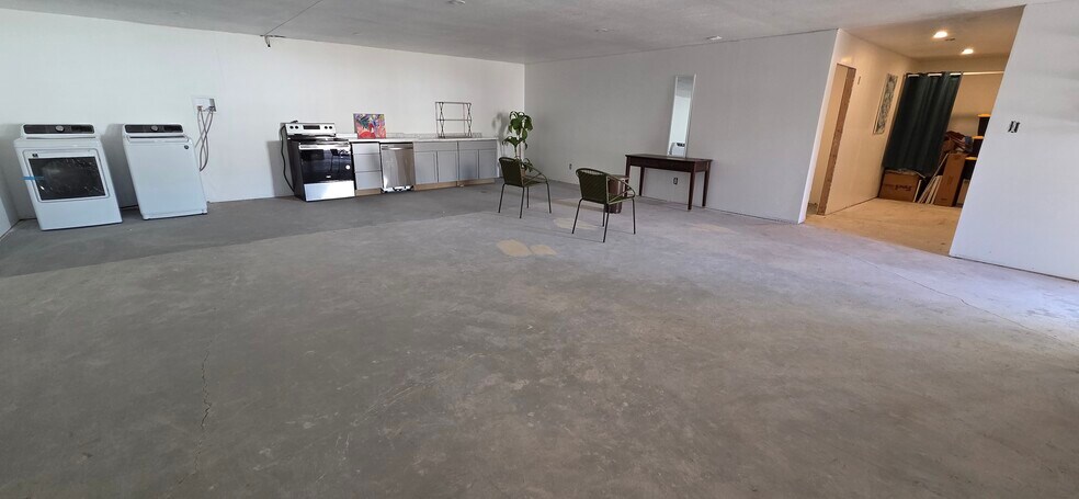 More Photos Of 1640 N White Sands Blvd, Alamogordo General Retail For Sale
