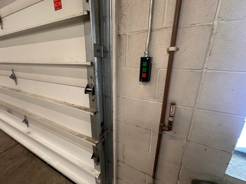 More Photos Of 3408 Busch Dr SW, Grandville Manufacturing For Sale