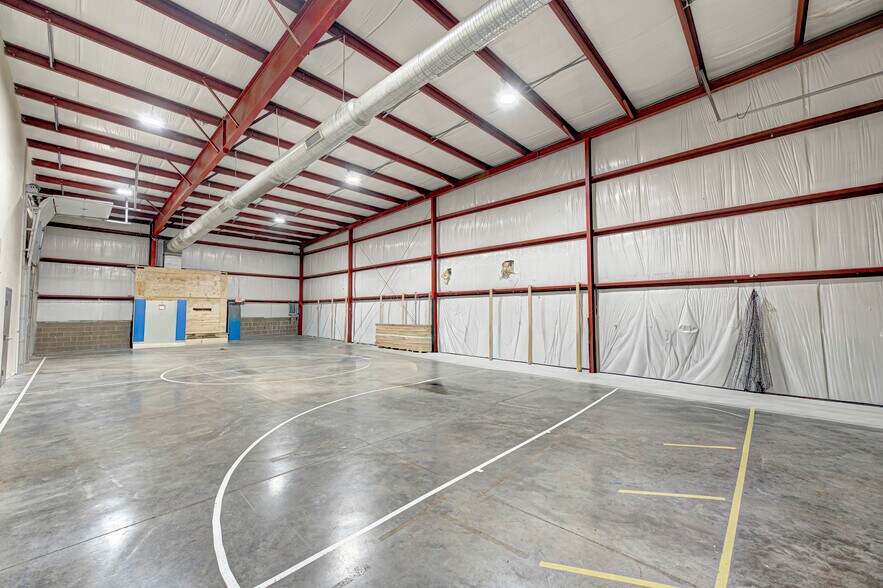 More Photos Of 1400 Commerce Pky, Franklin Warehouse For Lease