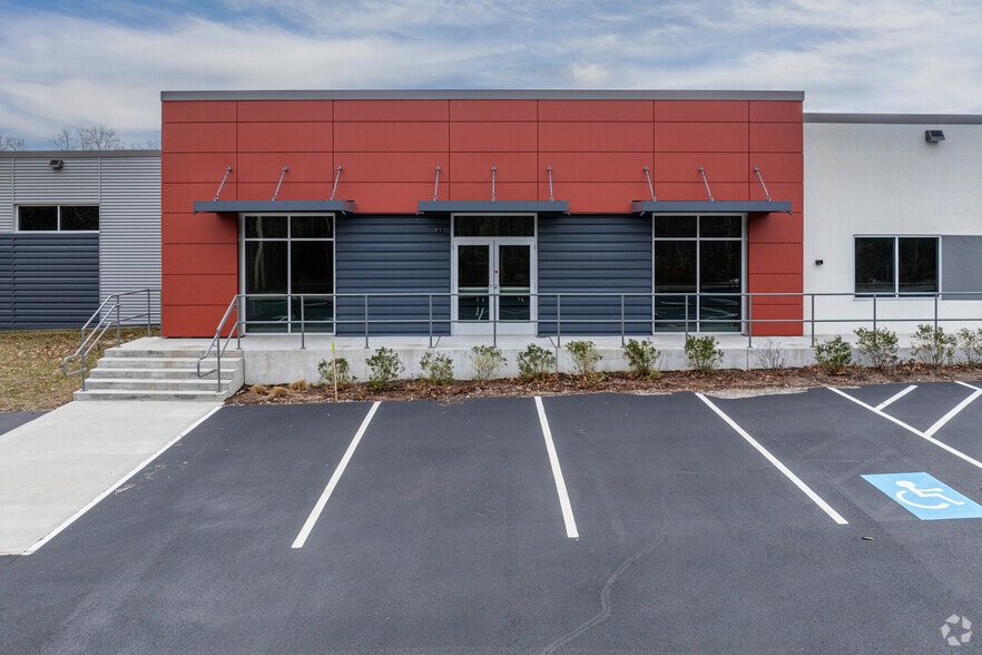 More Photos Of 3 Lopez Rd, Wilmington Manufacturing For Lease