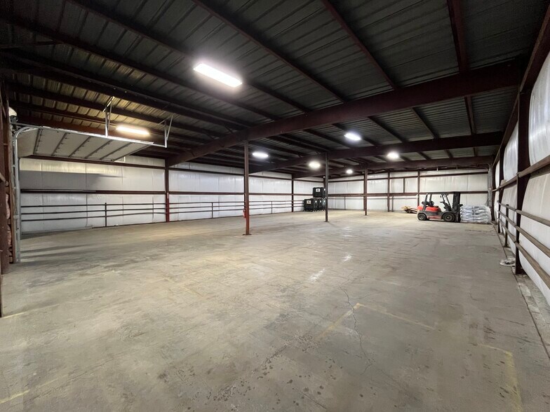 More Photos Of 206 S Catalpa St, Garnett Warehouse For Sale