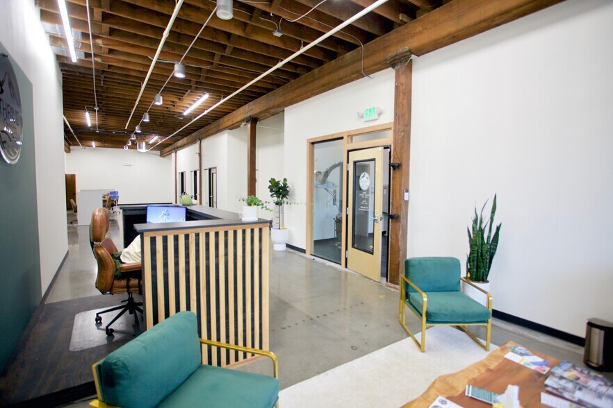 More Photos Of 502 7th St, Oregon City Storefront Retail Office For Sale