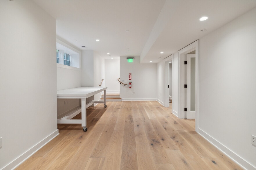 More Photos Of 103 Annapolis St, Annapolis Storefront Retail Office For Sale