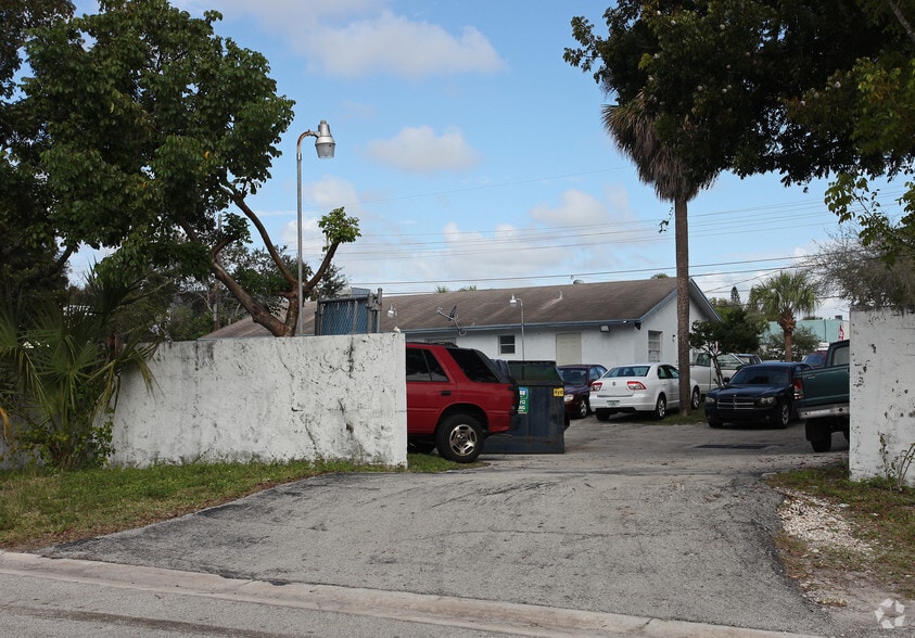 More Photos Of 2722 Westgate Ave, West Palm Beach Auto Dealership For Lease