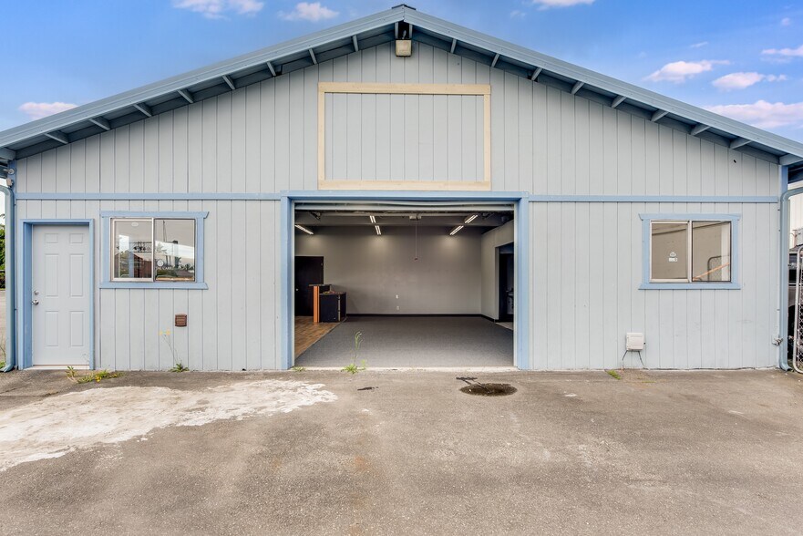 More Photos Of 360 S Burlington Blvd, Burlington Office For Sale