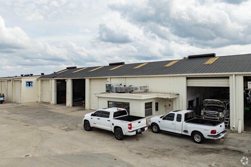 More Photos Of 502 E Bridgers Ave, Auburndale Warehouse For Lease
