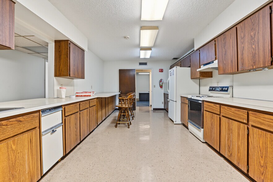 More Photos Of 12625 40th St N, Clearwater Warehouse For Sale