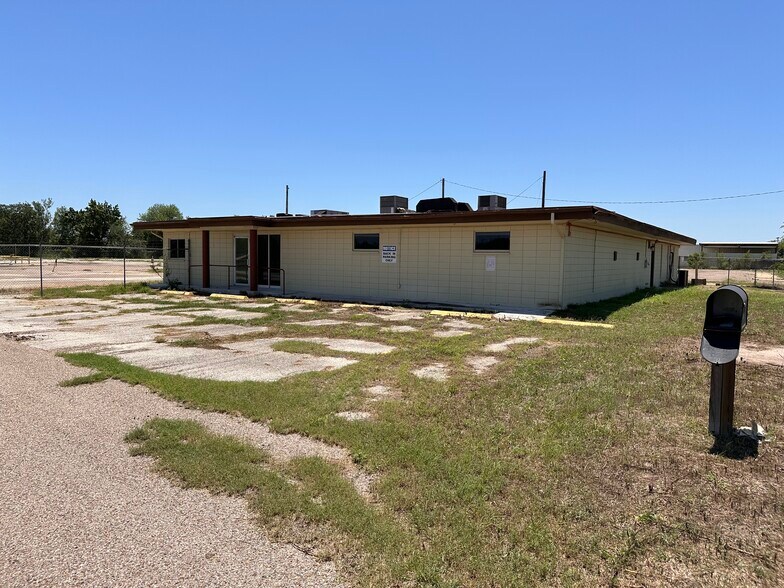More Photos Of 2100 Industrial Blvd, Alice Warehouse For Sale