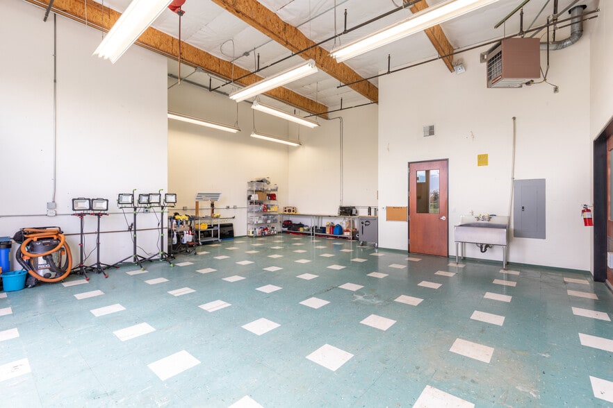 More Photos Of 600 American Way, Windsor Warehouse For Lease