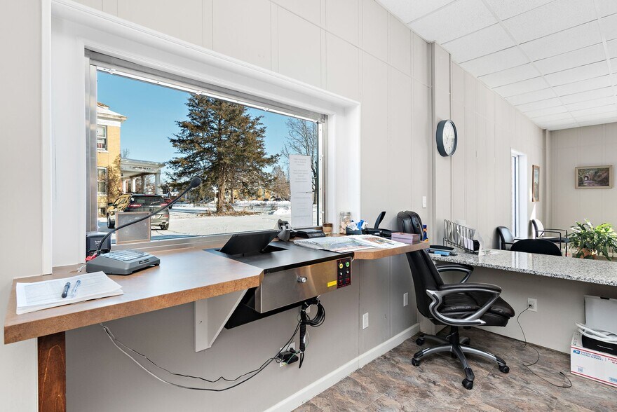 More Photos Of 121 N Folger St, Carrollton Office For Sale