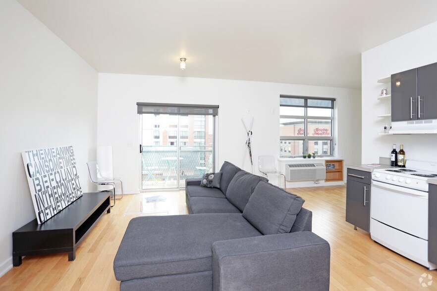 More Photos Of 1313 Cuming St, Omaha Apartments For Lease