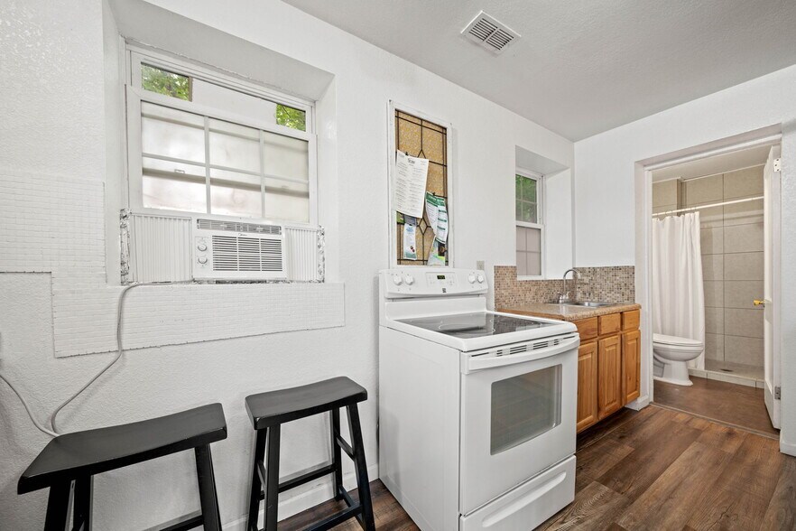 More Photos Of 108 N Main St, Ellijay Storefront Retail Residential For Sale