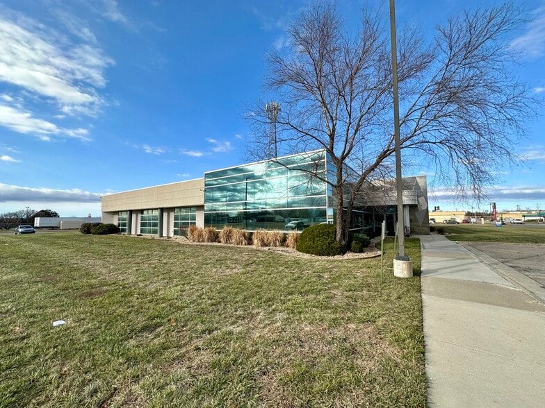 Primary Photo Of 2121 SW Chelsea Dr, Topeka Flex For Lease