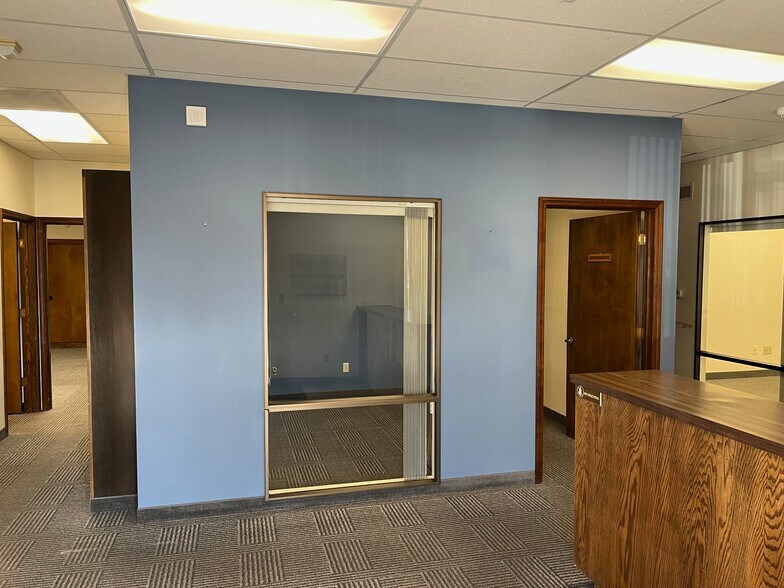 More Photos Of 100 N Morain St, Kennewick General Retail For Lease
