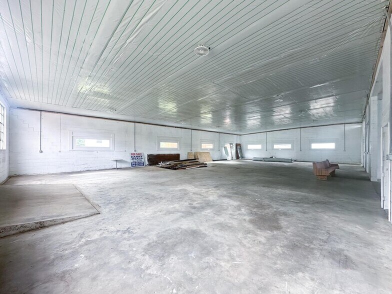 More Photos Of 16493 SE Main St, Blountstown Warehouse For Lease