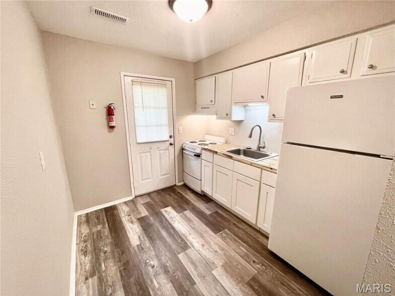 More Photos Of 2441 E 24th St, Granite City Multifamily For Sale