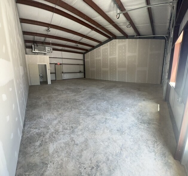 More Photos Of 4230 US-67, Cleburne Warehouse For Lease