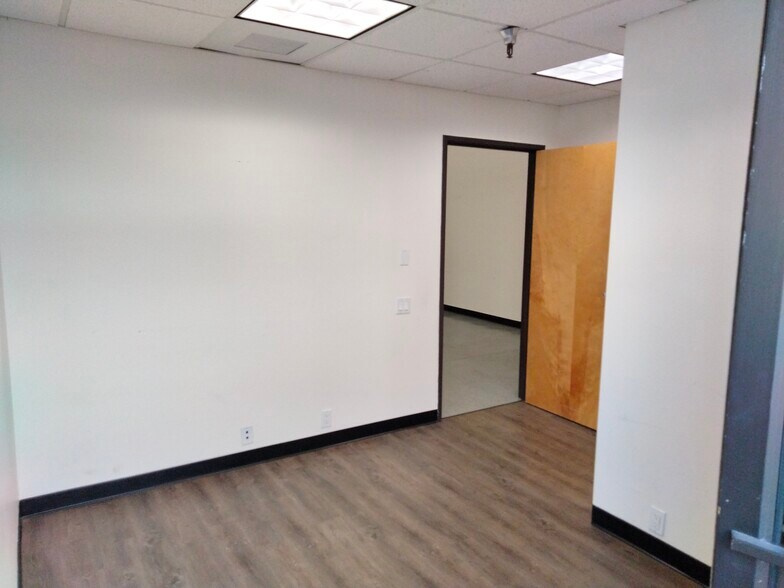 More Photos Of 4848 Colt St, Ventura Manufacturing For Sale