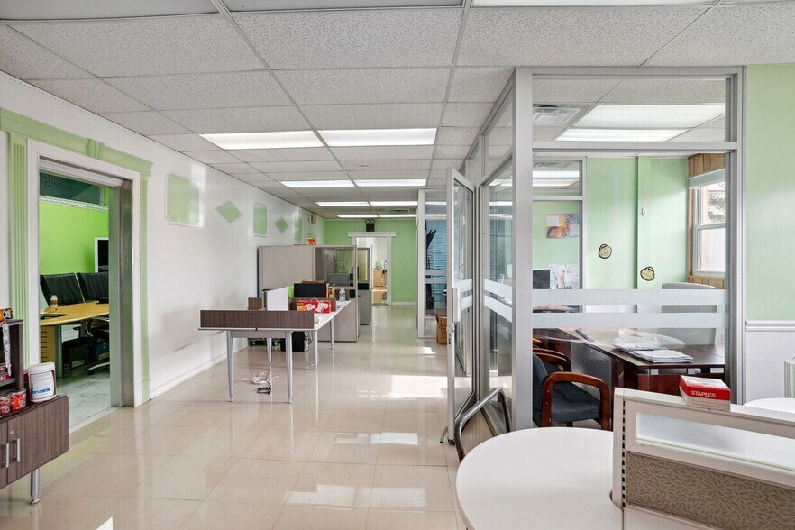 More Photos Of 5115 Route 38, Pennsauken Showroom For Lease