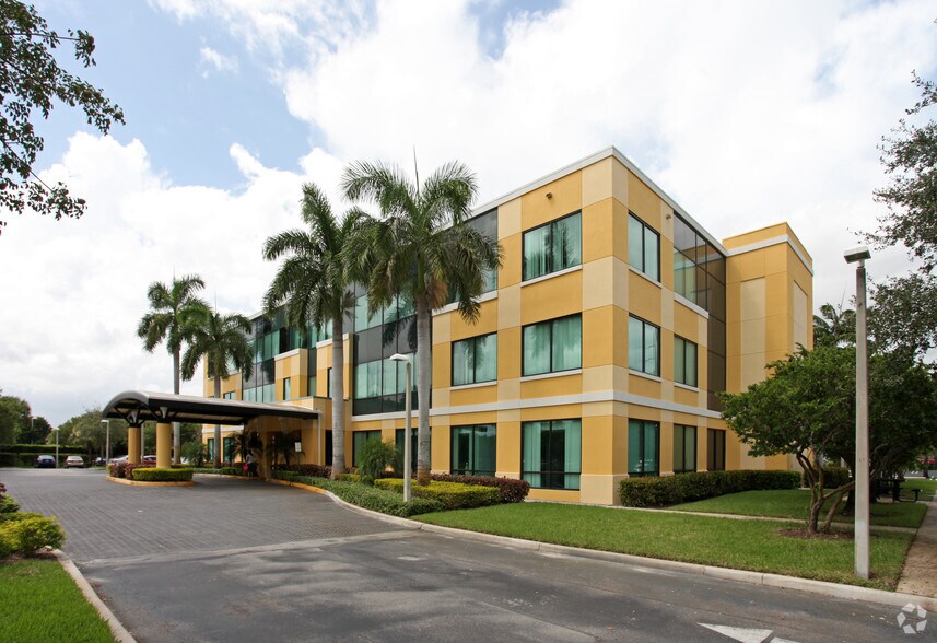 Primary Photo Of 10075 Jog Rd, Boynton Beach Medical For Lease