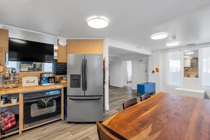 More Photos Of 674 Wells Rd, Boulder City Warehouse For Sale