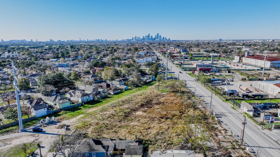 More Photos Of 7634 Harrisburg Blvd, Houston Land For Sale