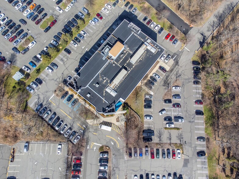 More Photos Of 2 Lincoln Hwy, Edison Medical For Lease