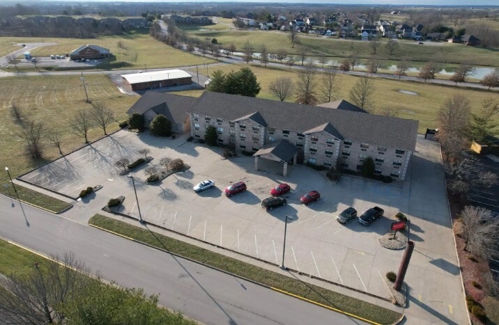 Primary Photo Of 115 Stone Trace Dr, Mount Sterling Hotel For Sale