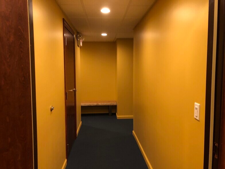 More Photos Of 115 Horseneck Rd, Montville Office For Lease