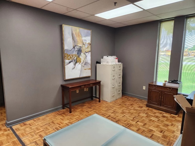 More Photos Of 10901 Carpet St, Charlotte Warehouse For Sale
