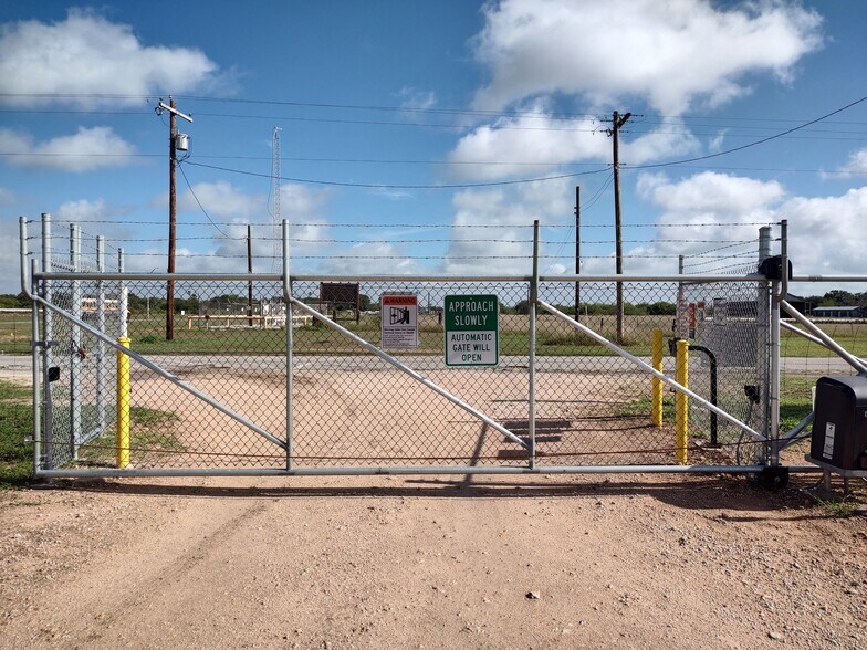 More Photos Of 108 Co 422 rd, Premont Specialty For Sale