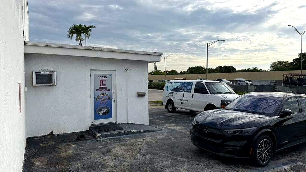 More Photos Of 13990 NW 6th Ct, Miami Warehouse For Lease