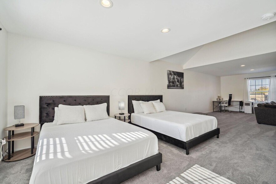 More Photos Of 4677 E Livingston Ave, Columbus Specialty For Sale