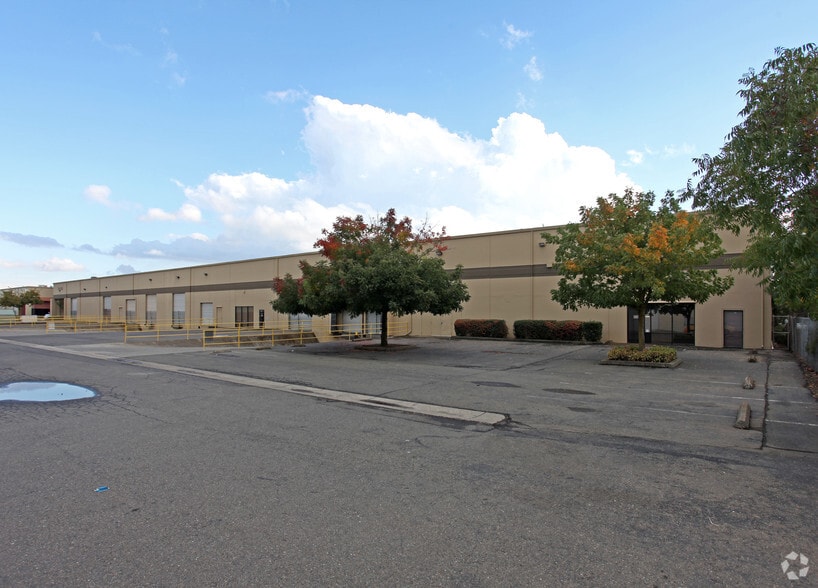 More Photos Of 8450 Belvedere Ave, Sacramento Warehouse For Lease