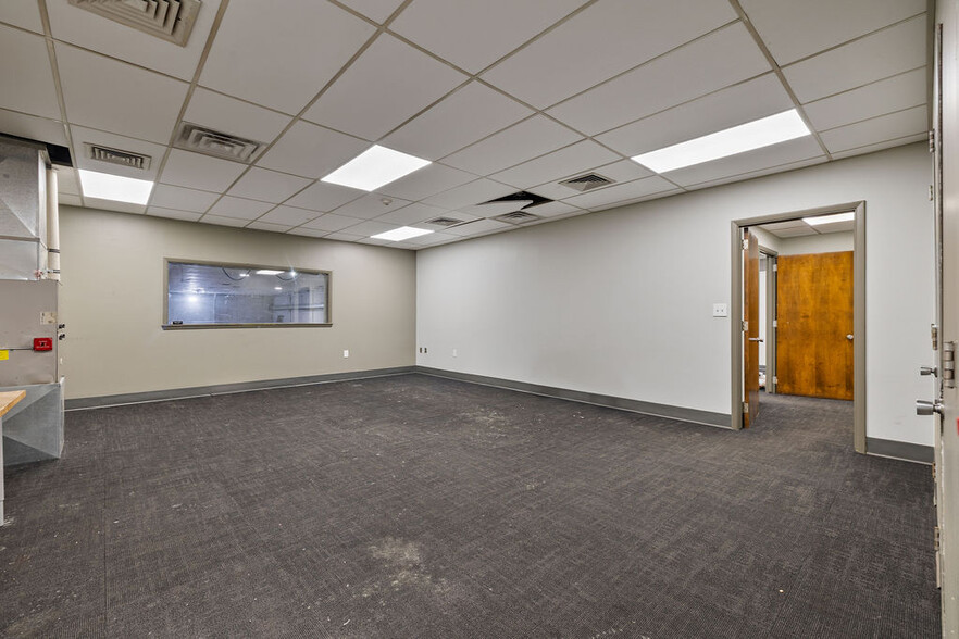 More Photos Of 73 Ramapo Valley Rd, Mahwah Warehouse For Lease