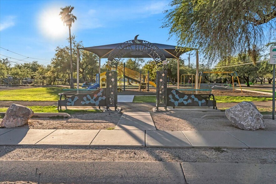 More Photos Of 1401 N Bailey Ln, Tucson Showroom For Sale