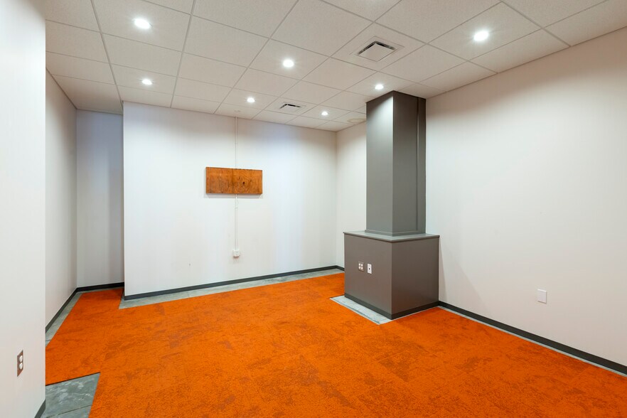 More Photos Of 640 Magazine St, New Orleans Hospitality For Lease