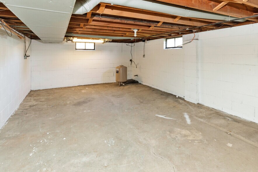 More Photos Of 1100 2nd St NE, Bondurant Industrial For Sale