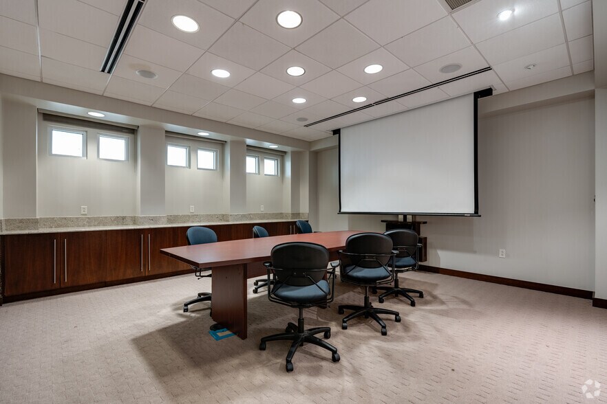 More Photos Of 3801 Hulen St, Fort Worth Office For Lease