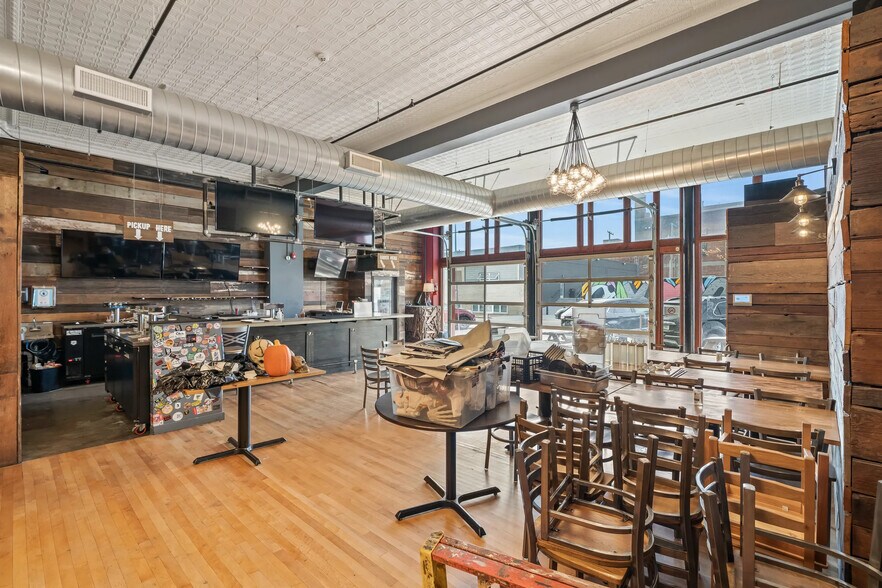 More Photos Of 3107-3111 Gillham Rd, Kansas City Storefront Retail Office For Lease