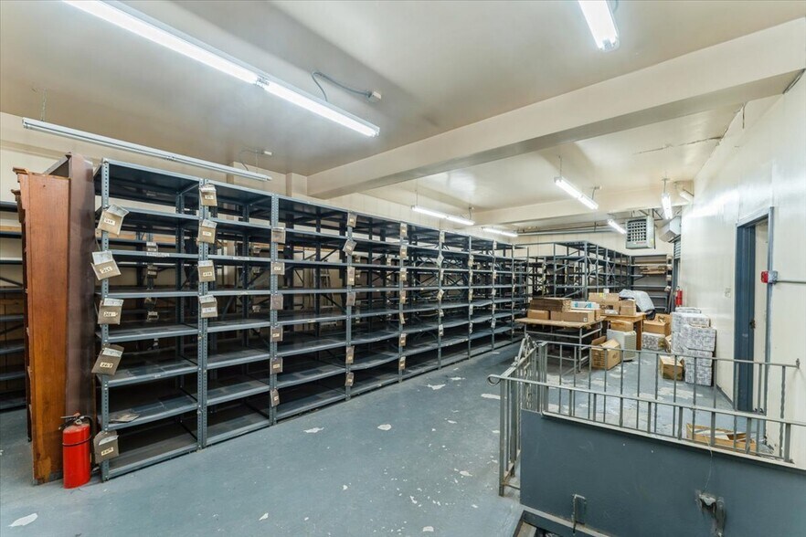 More Photos Of 13210 Hillside Ave, Richmond Hill Storefront Retail Office For Sale