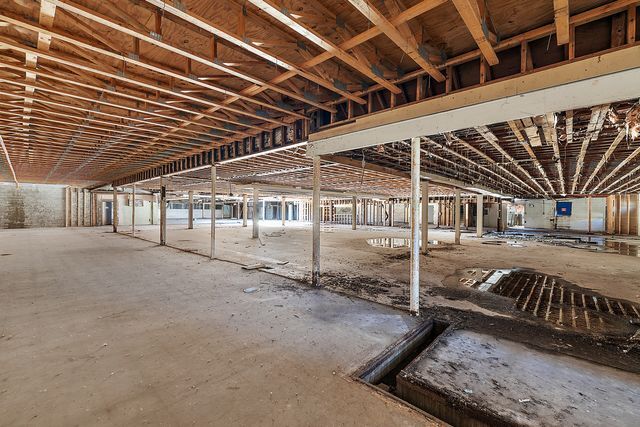More Photos Of 3402 Richfield Rd, Flint Freestanding For Lease
