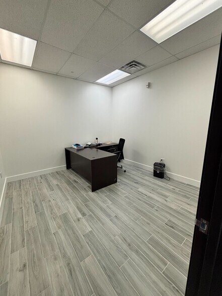 More Photos Of 4035 W Chandler Blvd, Chandler Coworking Space