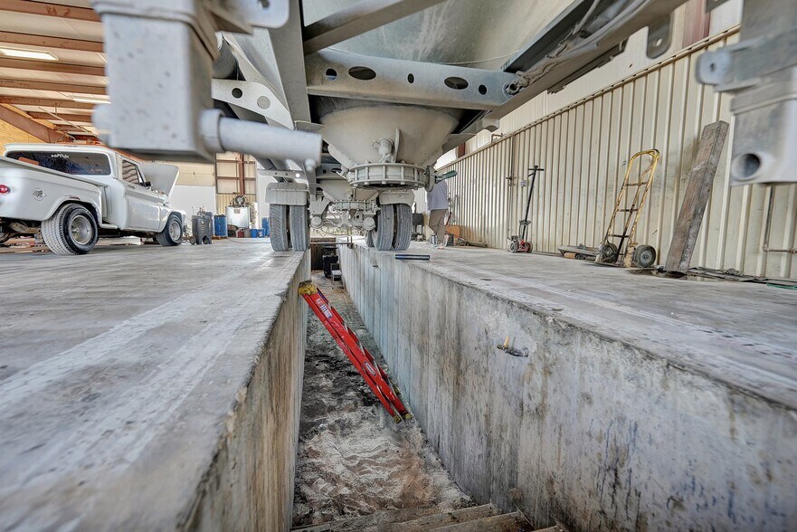 More Photos Of 2500 S Crane, Odessa Warehouse For Sale