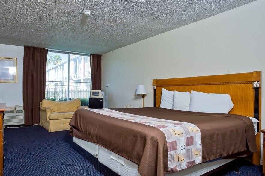 More Photos Of 910 Corn Products Rd, Corpus Christi Hotel For Sale