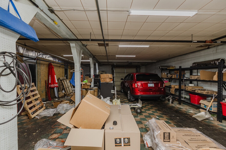 More Photos Of 830 N Kansas Ave, Topeka Bar For Sale