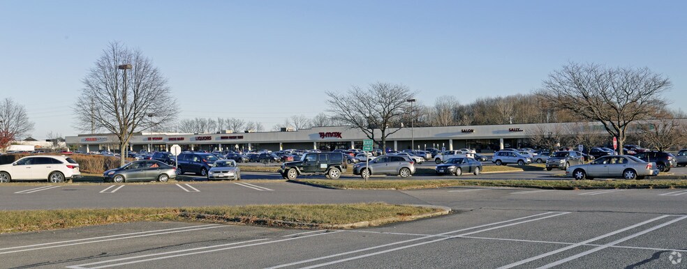 More Photos Of 88 Dunning Rd, Middletown Unknown For Lease
