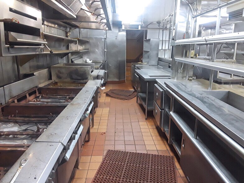 More Photos Of 3115 Pico Blvd, Santa Monica Restaurant For Lease